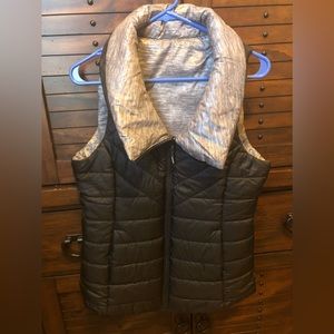 Mondetta reversible lightweight vest